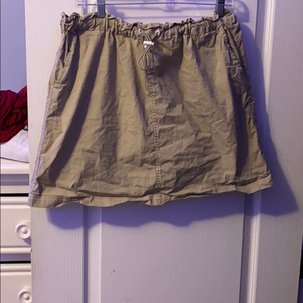 Beige skirt with white threading